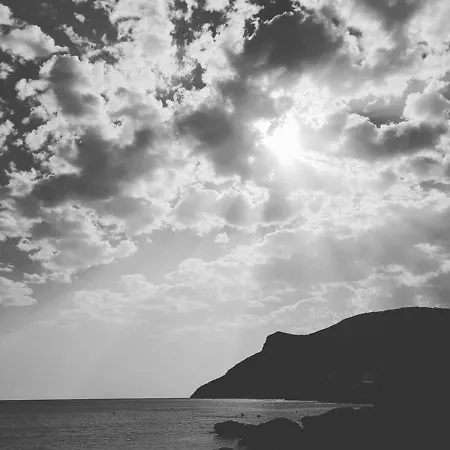 By The Sea Rooms, Avlaki Penzion