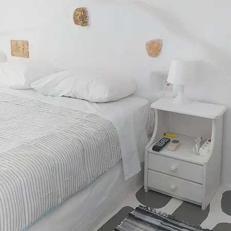 By The Sea Rooms, Avlaki Penzion *