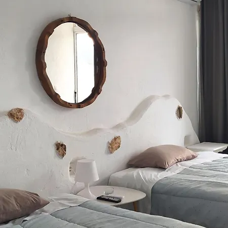 By The Sea Rooms, Avlaki